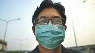 Как носить маску, чтобы не потели очки - эксперт