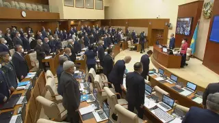 Заседание Мажилиса началось с минуты молчания