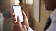Эксперт рассказал, кому кроме вас доступна камера вашего смартфона