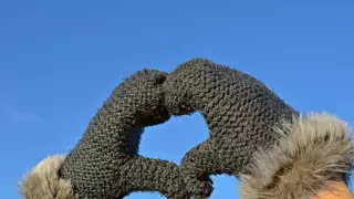 Спасут ли зимние перчатки от коронавируса, рассказал врач