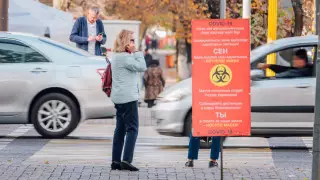 Тои и автобусы: Бекшин назвал главные причины заражения алматинцев