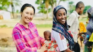 "Удивительная страна". Как казахстанка стала учителем в Африке