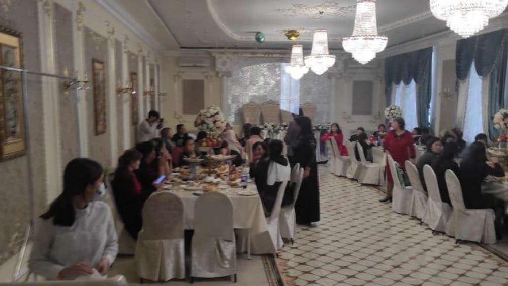 Рестораны и кафе продолжают штрафовать за "кудалык" и свадьбы в Алматы