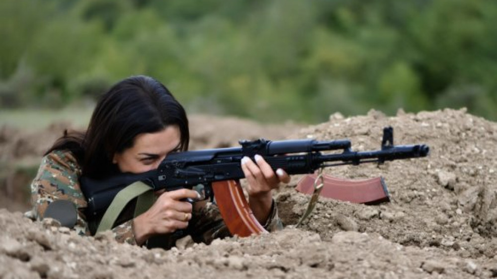 Жена Пашиняна с женским отрядом отправится воевать в Карабах