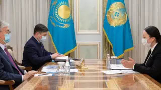 Токаеву доложили о разработке казахстанских вакцин от COVID-19