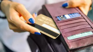 Қолданбайтын банк картасының қаупі неде? Заңгер түсіндіреді