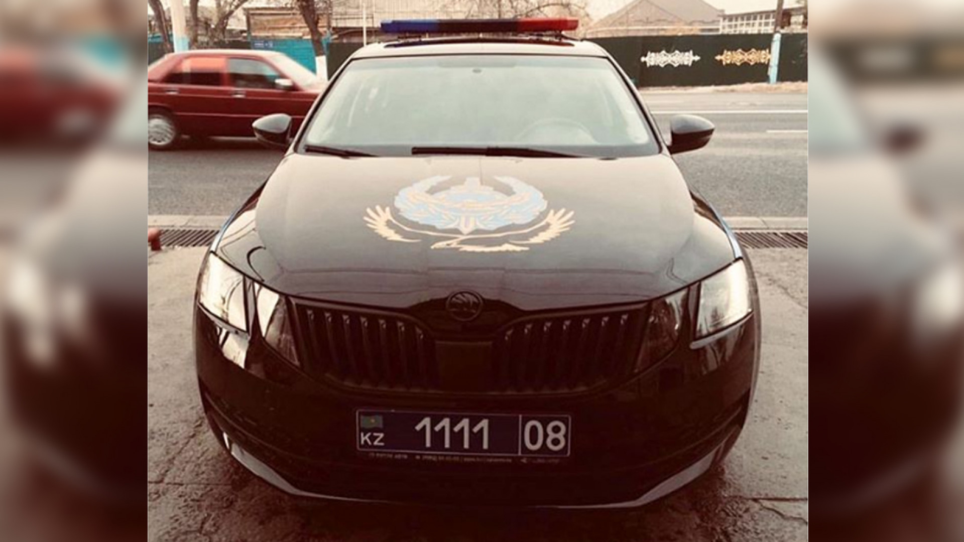 Полицейское авто с ”VIP-номером” сфотографировали в Жамбылской области: 30  октября 2020 18:48 - новости на Tengrinews.kz