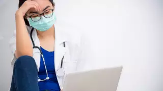 "Выплаты излишни" - главный санврач об отмене компенсаций для медиков