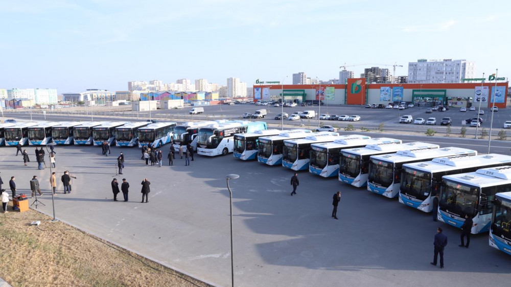 Мангистауская область пополнилась 18 автобусами и двумя передвижными медкомплексами