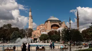 Казахстан сокращает количество авиарейсов с Турцией