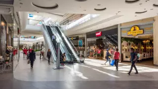 "Адам көп болатын орындарға бармаңыздар". Дәрігер алматылықтарға кеңес берді