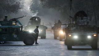 Афганские военные на месте атаки террористов в университете Кабула. © Reuters