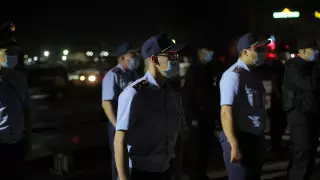 Побег посетителей от карантинного рейда сняли на видео