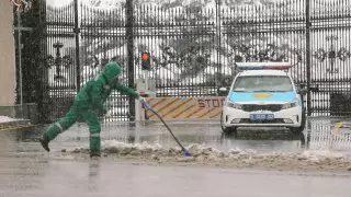 Штормовое предупреждение объявили в 8 регионах из-за гололеда