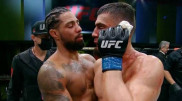 Бойцу зверским ударом оторвали ухо в дебютном бою в UFC