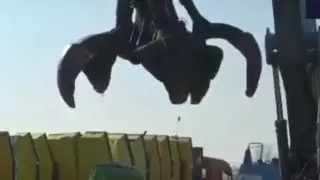 Имущество ОПГ уничтожили в Алматы. Процесс сняли на видео