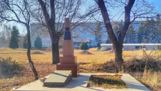 Участок с могилой поэта-фронтовика продали в Талгаре