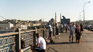 В Турции запретили курить на улицах из-за коронавируса