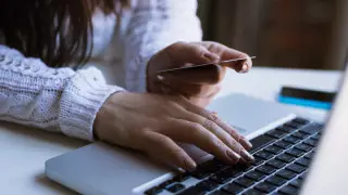 Өзге ұлт өкілдерін төлқұжатта "қазақ" деп жаздыруға рұқсат беру: мамандар пікір білдірді