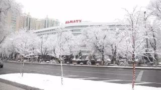 "Люблю такой Алматы". Фото заснеженного города делятся в Сети