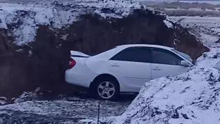 Несколько машин упали в котлован из-за неправильно установленных знаков в Карагандинской области