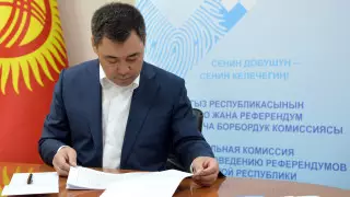 Садыр Жапаров сдал документы в ЦИК для участия в выборах президента