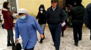 Убегающие со свадьбы гости попали на видео в Уральске