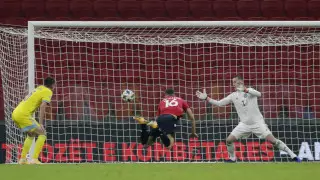 Футболист сборной Казахстана забил с центра поля в матче Лиги наций