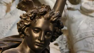 Древнюю скульптуру нашли во время канализационных работ в Греции