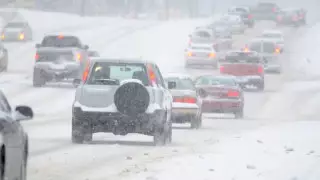 Трассу закрыли из-за снега на юге Казахстана