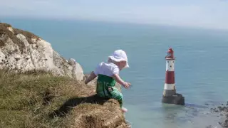 "Мама, я сижу у крутого обрыва". 20 шуток папы, который любит черный юмор