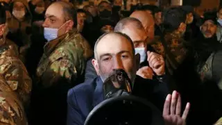 Пашинян неожиданно вышел к народу в Ереване