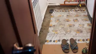 "Спим в санузле". Переехавшая с юга в СКО семья показала свой холодный дом