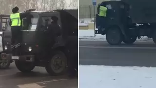 КамАЗ "прокатил" полицейского на кабине в Нур-Султане