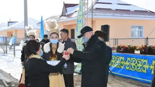 Ключи от новых домов вручили жителям Алматинской области