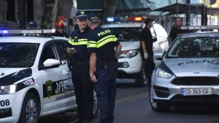 Вооруженный мужчина захватил заложников в Тбилиси