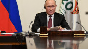 Путин заявил о риске девальвации национальных валют