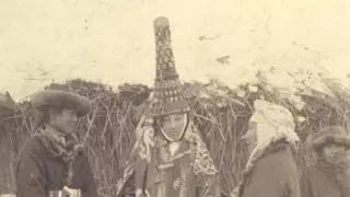 Ақ киізге отырғызып, нан ұстату. Этнограф қыз ұзату дәстүрінің бұзылып жатқанын айтты