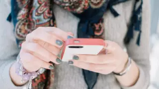 20-летнюю алматинку накажут за оскорбление полицейского