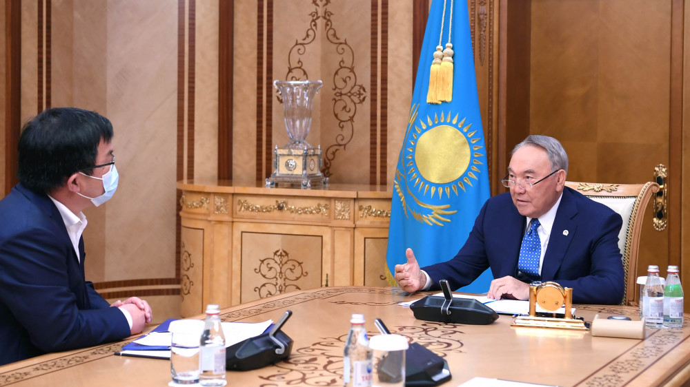 Назарбаев пообещал поддержку Юрию Пя