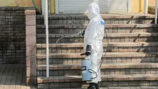 Ведущим борьбу с COVID-19 алматинским дезинфекторам задолжали зарплату