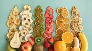 Пользу свежих фруктов и сухофруктов сравнили ученые