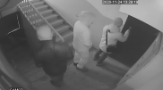 "У меня был стресс": попытка квартирной кражи попала на видео в Алматы