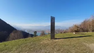 Таинственный монолит в Румынии исчез