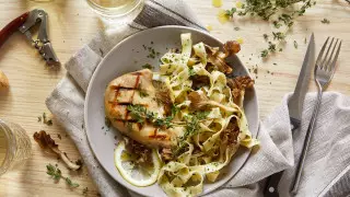 Мясо "из пробирки" впервые попадет на прилавки магазинов