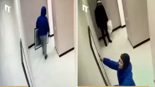 Уголовное дело завели на астанчанина, пытавшегося украсть картины из подъезда ЖК