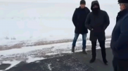Асфальт положили прямо на снег в Северном Казахстане