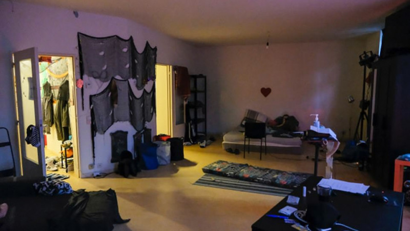 Квартира в Брюсселе, где полицейские задержали участников гей-оргии. © Twitter