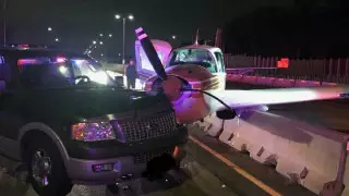 Самолет столкнулся с авто после экстренной посадки на трассу