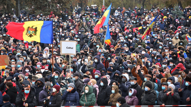 Протестующие на площади Великого национального собрания в центре Кишинева. © Reuters